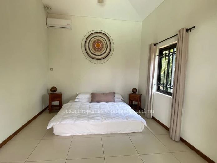 Villa Spacieuse à Vendre à Tamarin, Rivière Noire – Cadre Serein et Sécurisé