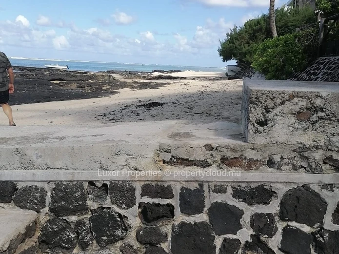 À vendre : Propriété en bord de mer à Blue BaY