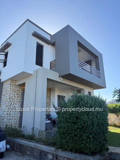 Villa de 3 Chambres à Vendre à Ruisseau Palmyre