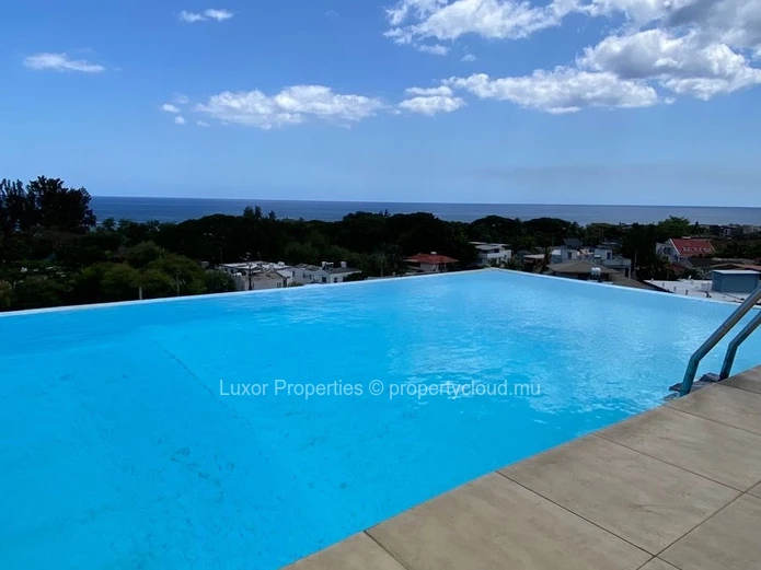 Apartment with Rooftop swimming pool