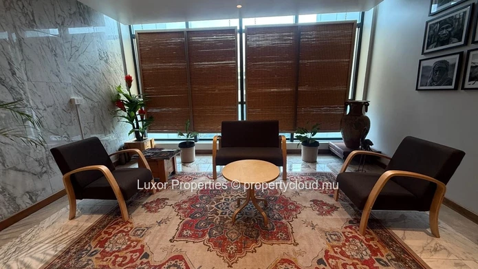 Private Offices (27–48 m²) with Concierge, Meeting Rooms and Parking