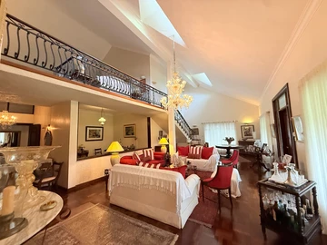 5 Bedroom Villa