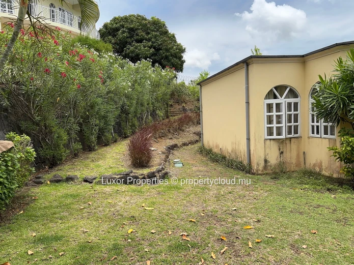 Propriété Spacieuse avec Piscine et Vue sur Mer à Anse Jonchée