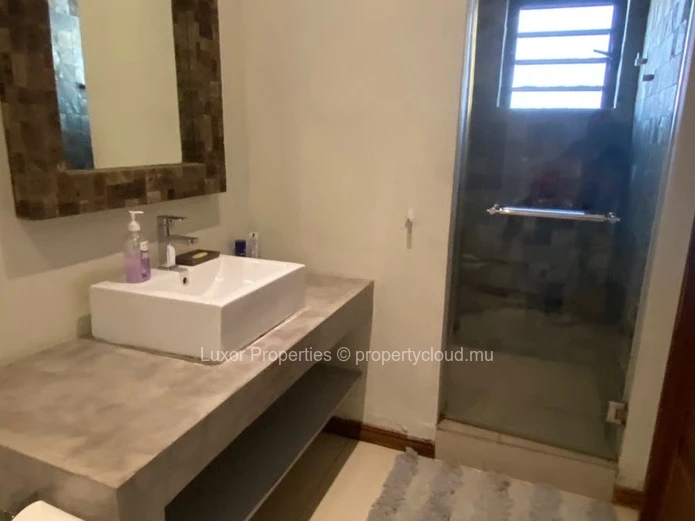 Villa Spacieuse à Vendre à Tamarin, Rivière Noire – Cadre Serein et Sécurisé