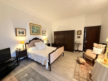 5 Bedroom Villa
