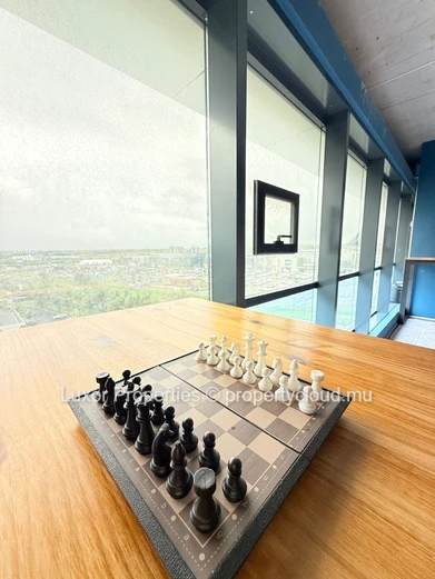Private Offices (27–48 m²) with Concierge, Meeting Rooms and Parking