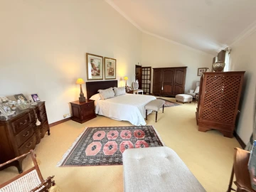 5 Bedroom Villa