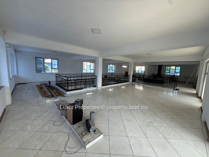 For Rent – Commercial Building, Arsenal