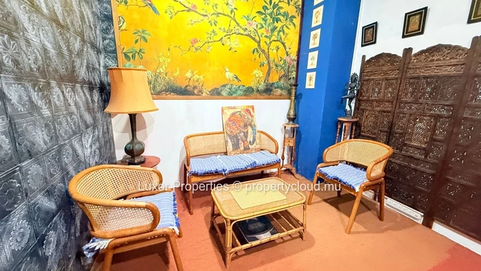 Private Offices (27–48 m²) with Concierge, Meeting Rooms and Parking