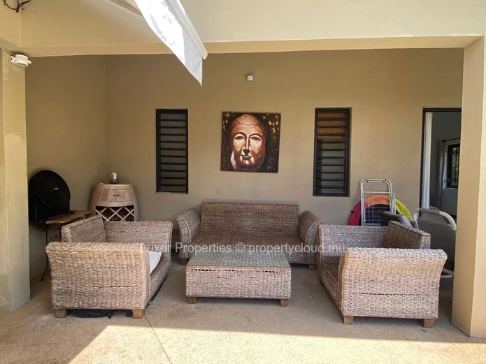 Villa Spacieuse à Vendre à Tamarin, Rivière Noire – Cadre Serein et Sécurisé