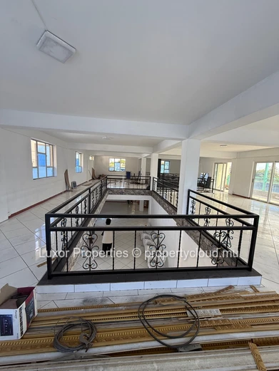 For Rent – Commercial Building, Arsenal