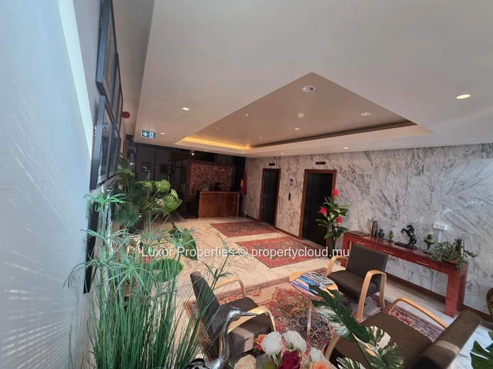Private Offices (27–48 m²) with Concierge, Meeting Rooms and Parking