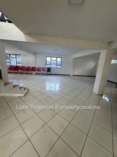 For Rent – Commercial Building, Arsenal