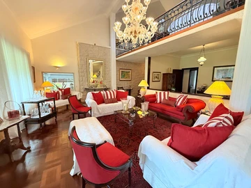 5 Bedroom Villa