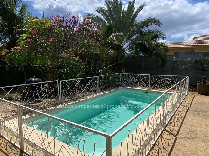 Villa Spacieuse à Vendre à Tamarin, Rivière Noire – Cadre Serein et Sécurisé