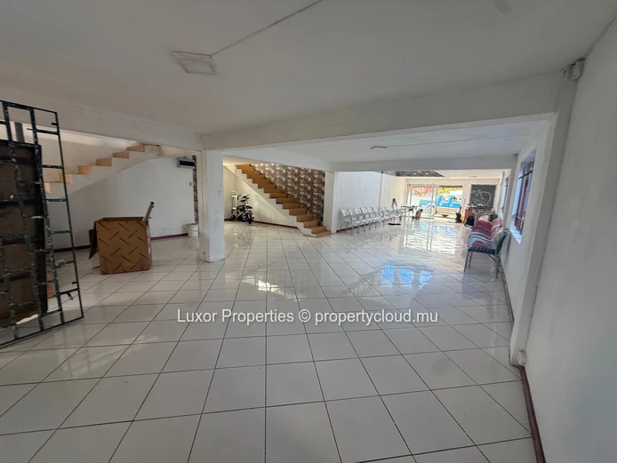 For Rent – Commercial Building, Arsenal